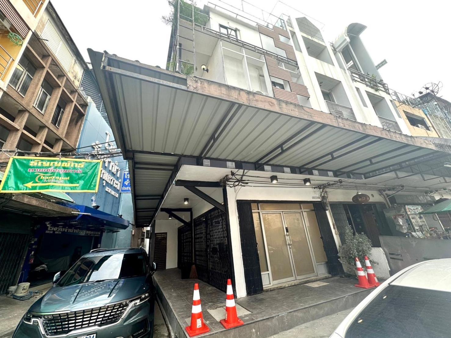 The White Den Chatuchak Bangkok Extérieur photo