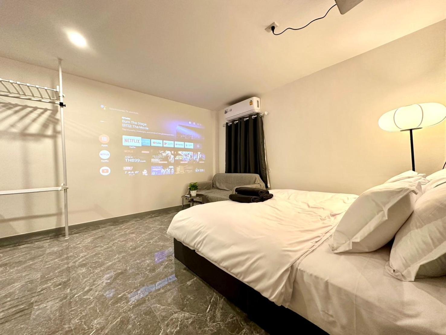 The White Den Chatuchak Bangkok Extérieur photo