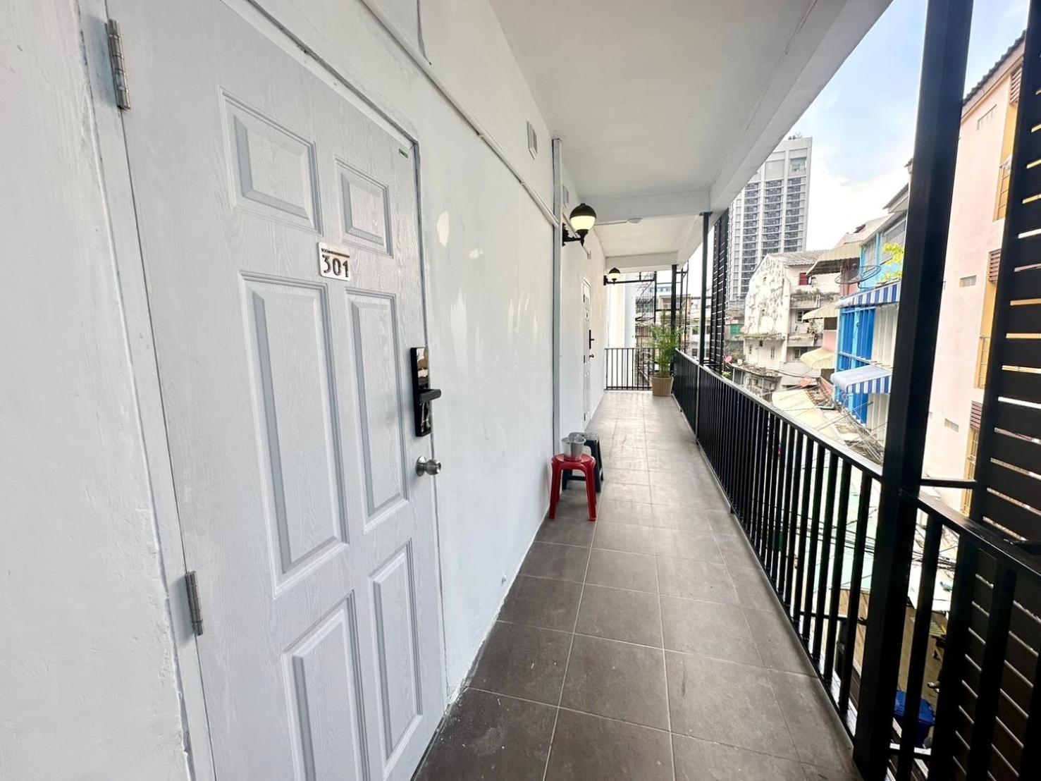 The White Den Chatuchak Bangkok Extérieur photo