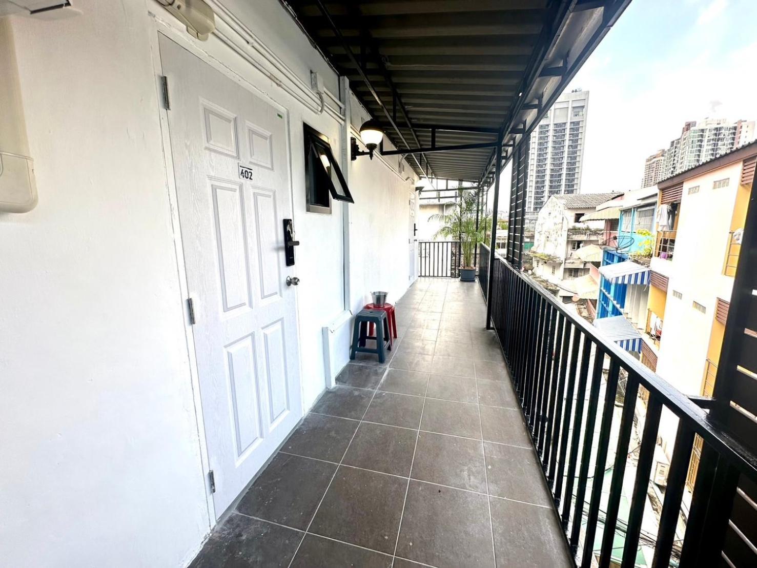 The White Den Chatuchak Bangkok Extérieur photo