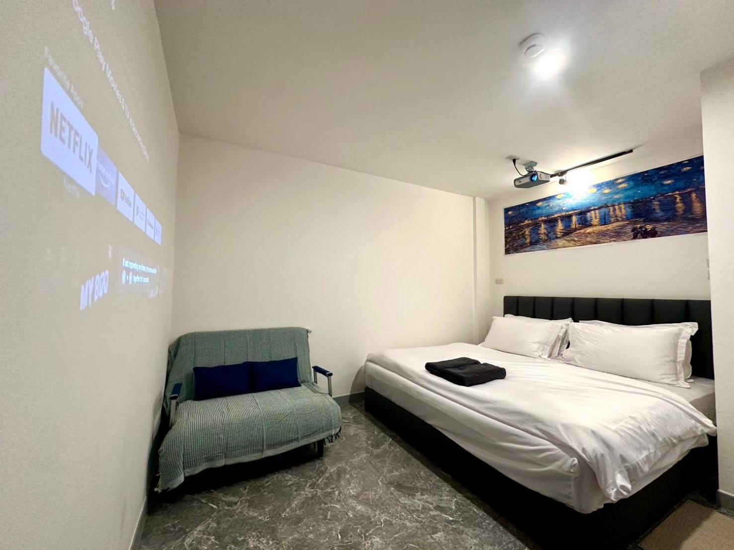 The White Den Chatuchak Bangkok Extérieur photo