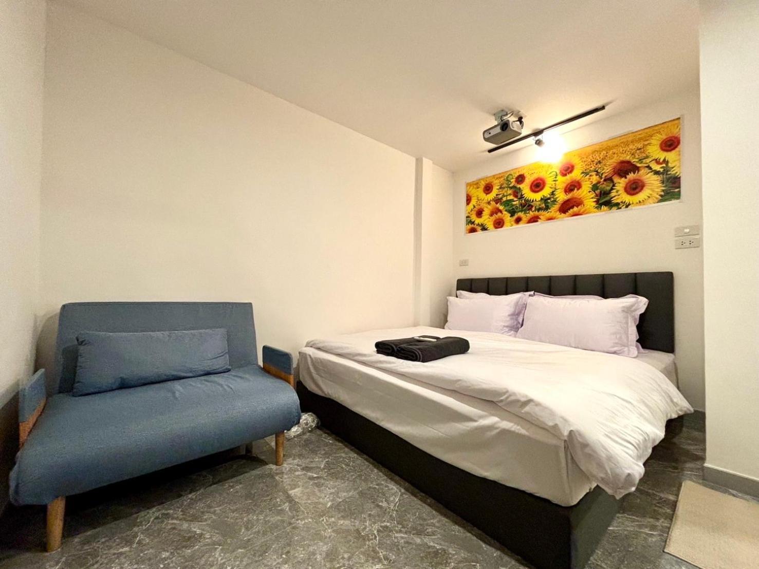 The White Den Chatuchak Bangkok Extérieur photo